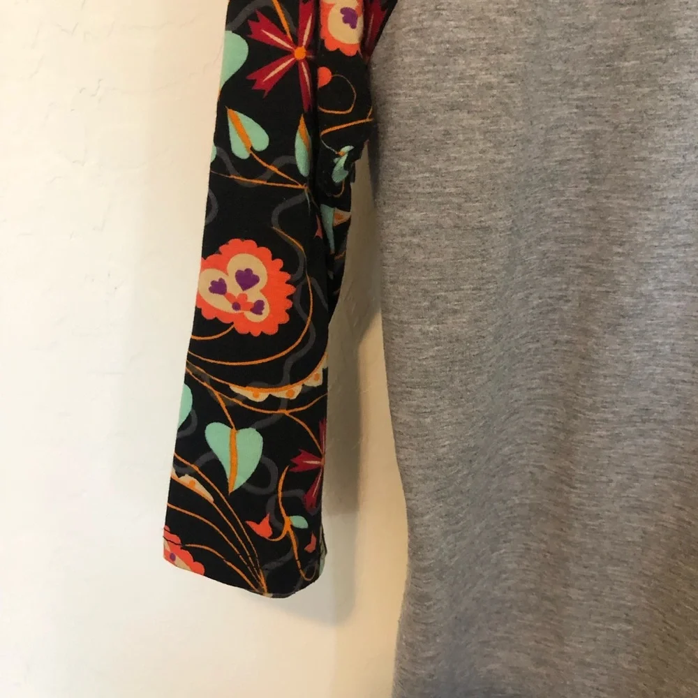 🌺LuLaRoe Randy Top🌺 - Picture 7 of 7
